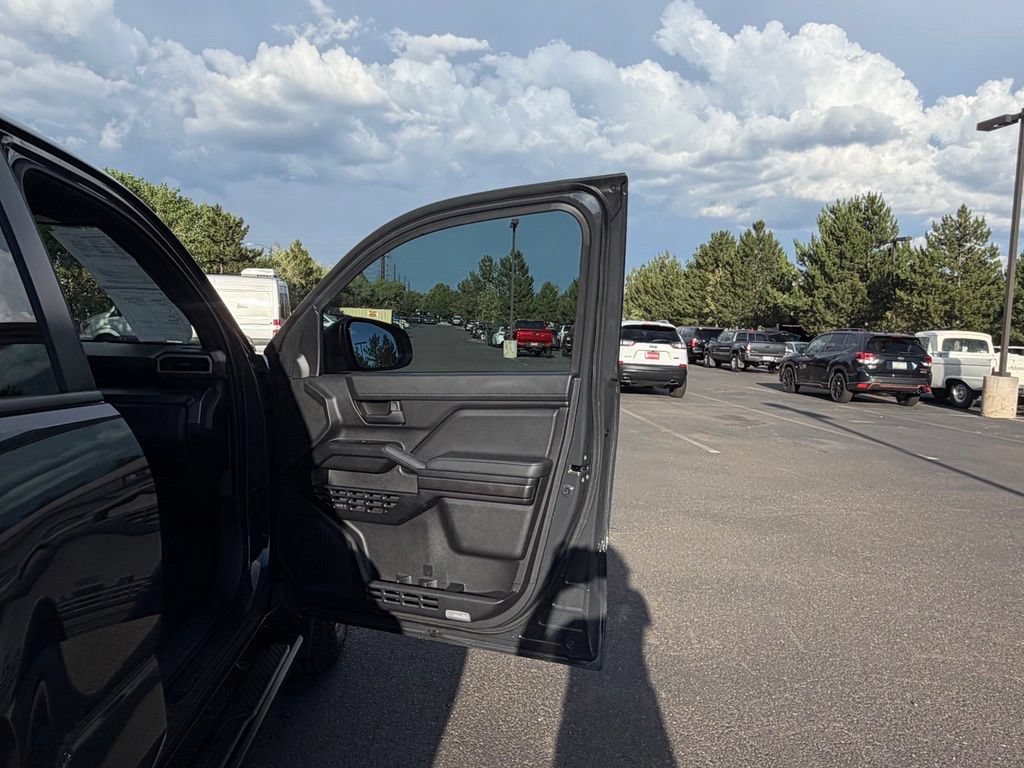 Used 2025 Toyota 4Runner SR5 AWD/4WD image 9