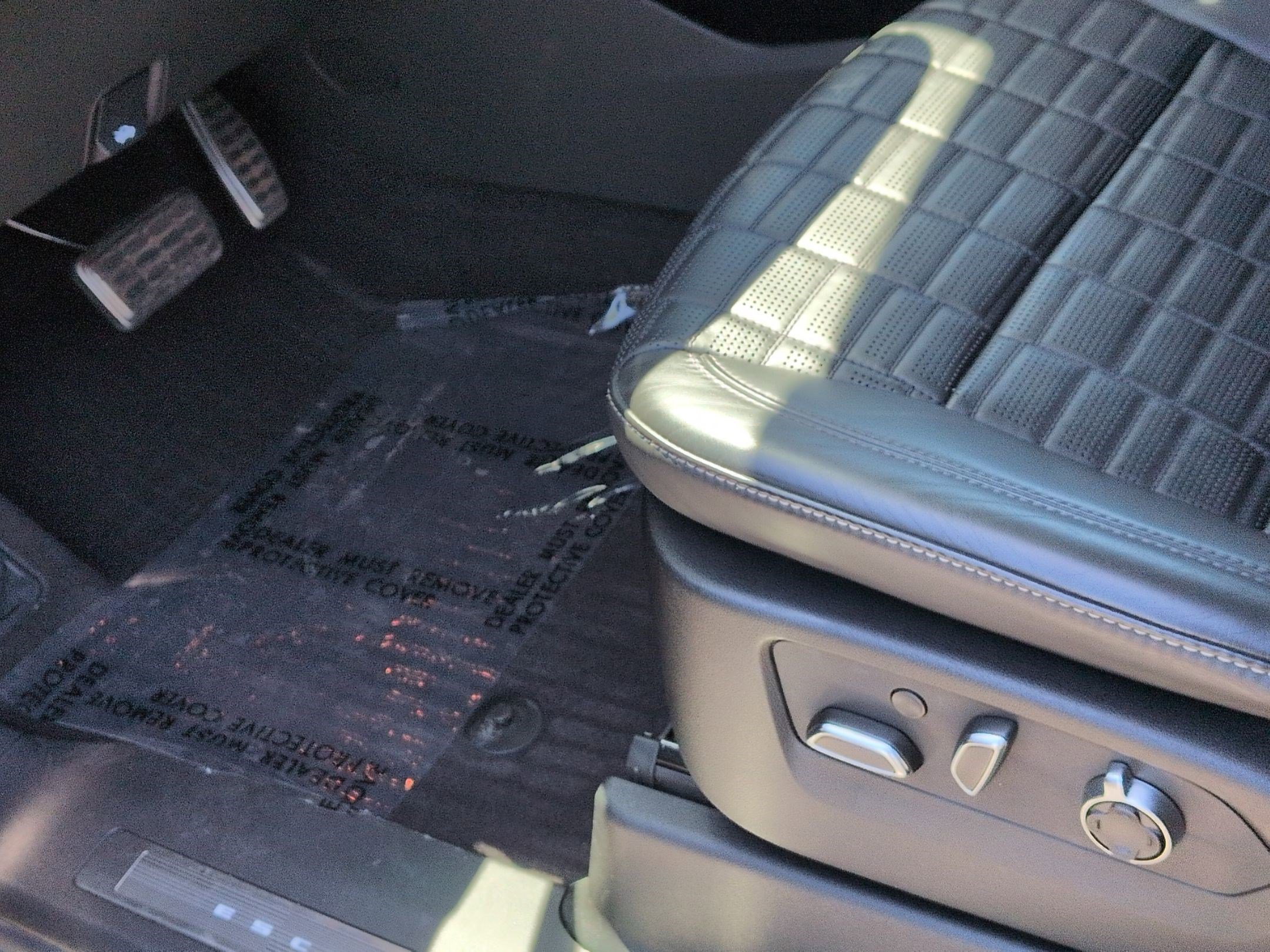 Used 2023 Cadillac Escalade V w/ LPO, ONYX Package AWD/4WD image 17