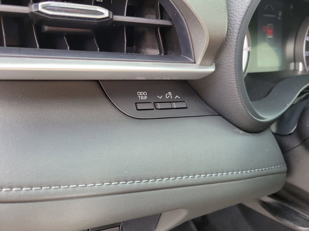 Used 2021 Toyota Highlander LE image 29