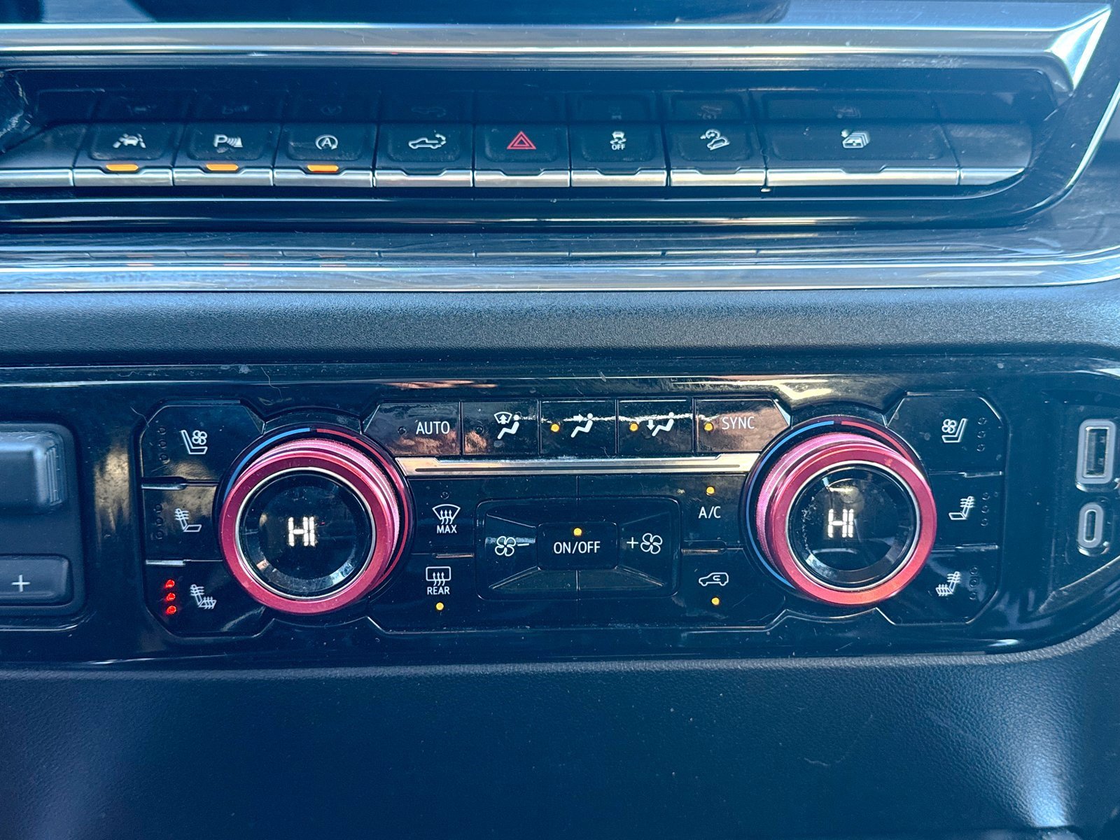 Certified 2024 Chevrolet Silverado 1500 LTZ image 32