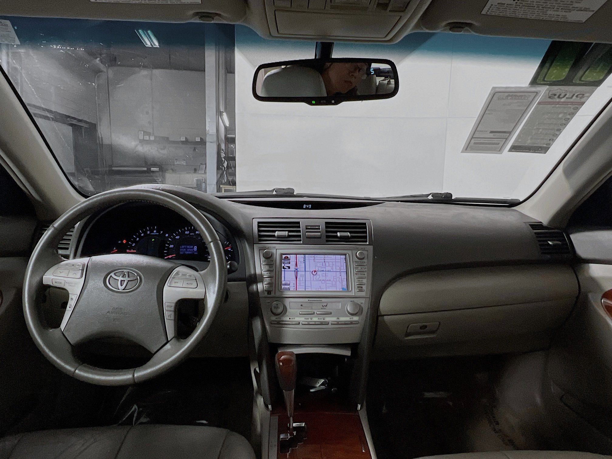 Used 2011 Toyota Camry XLE w/ SE/XLE Extra-Value Pkg image 30