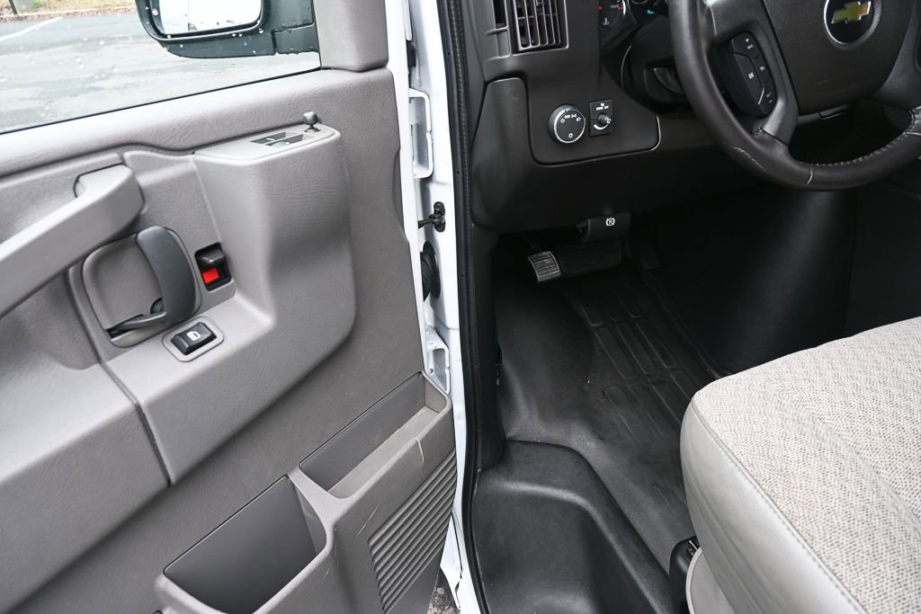 Used 2022 Chevrolet Express 2500 w/ Driver Convenience Package image 7
