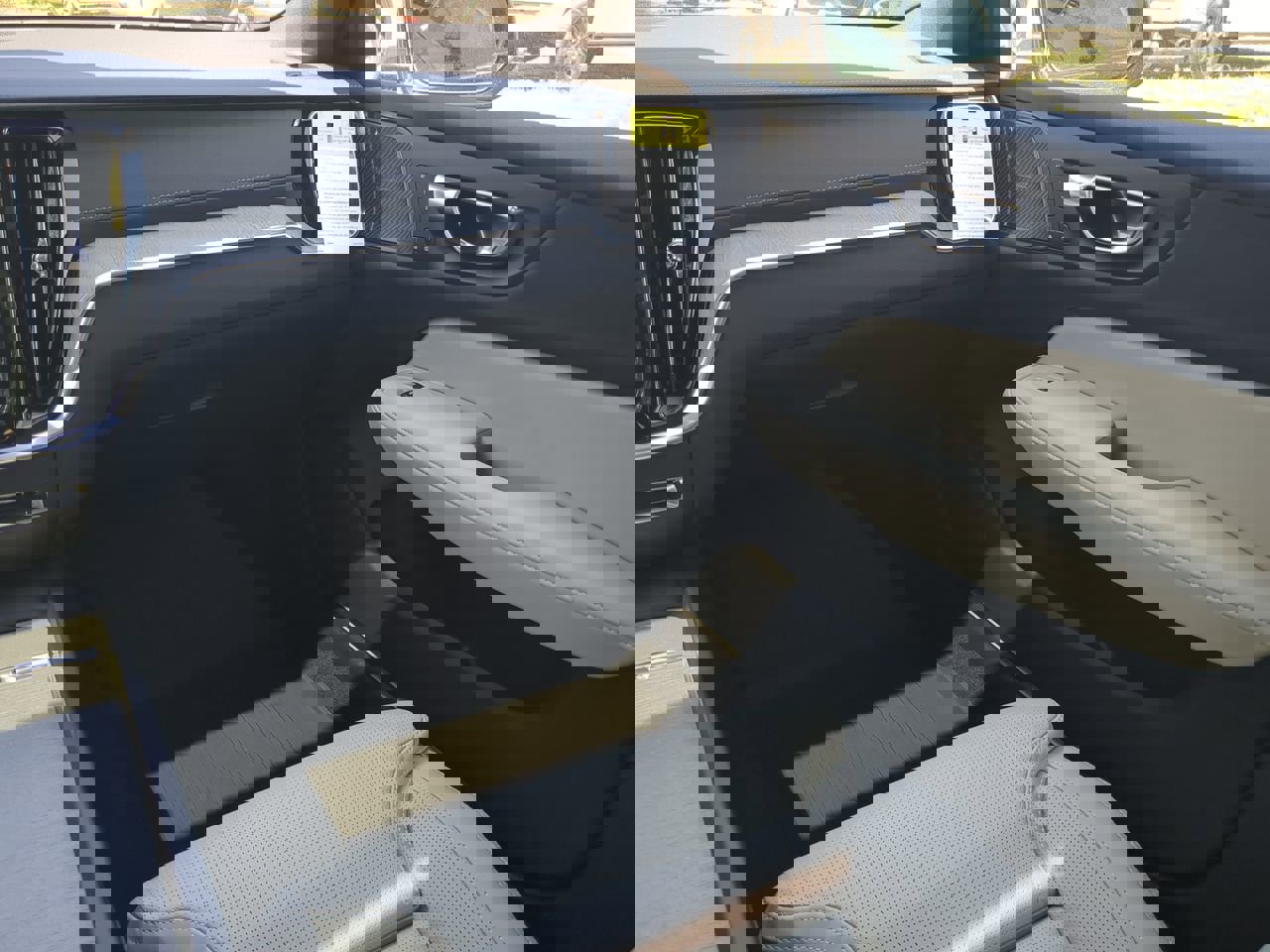 New 2025 Volvo V60 B5 Cross Country Ultra w/ Protection Package Premier image 16