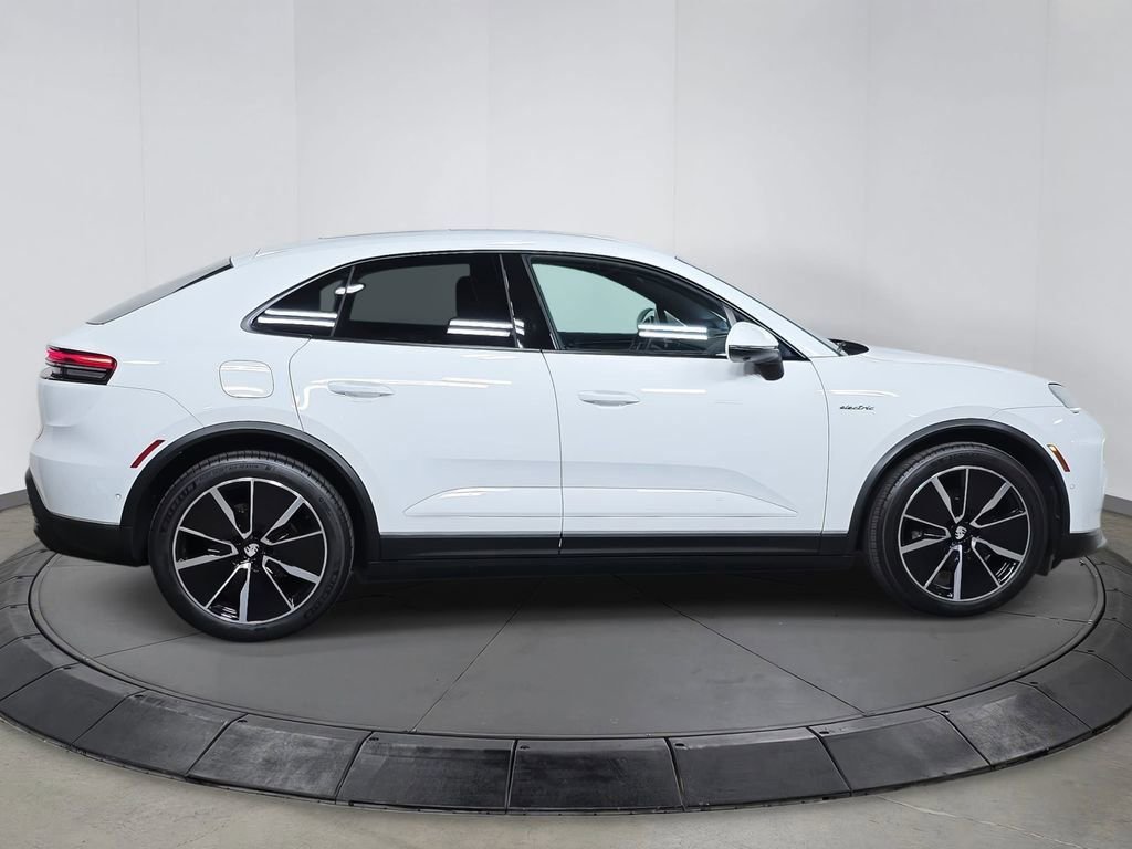 Certified 2025 Porsche Macan Electric image 8