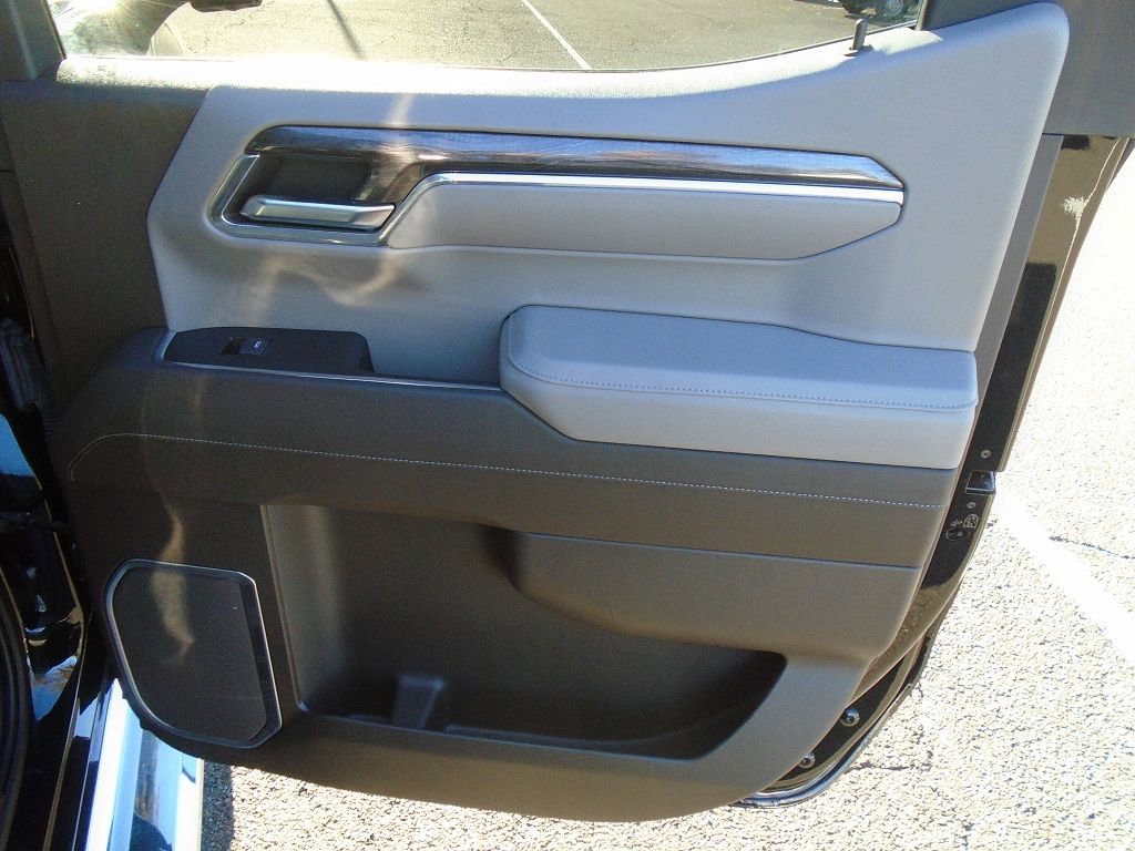 Used 2023 Chevrolet Silverado 1500 LTZ w/ LTZ Premium Package image 9