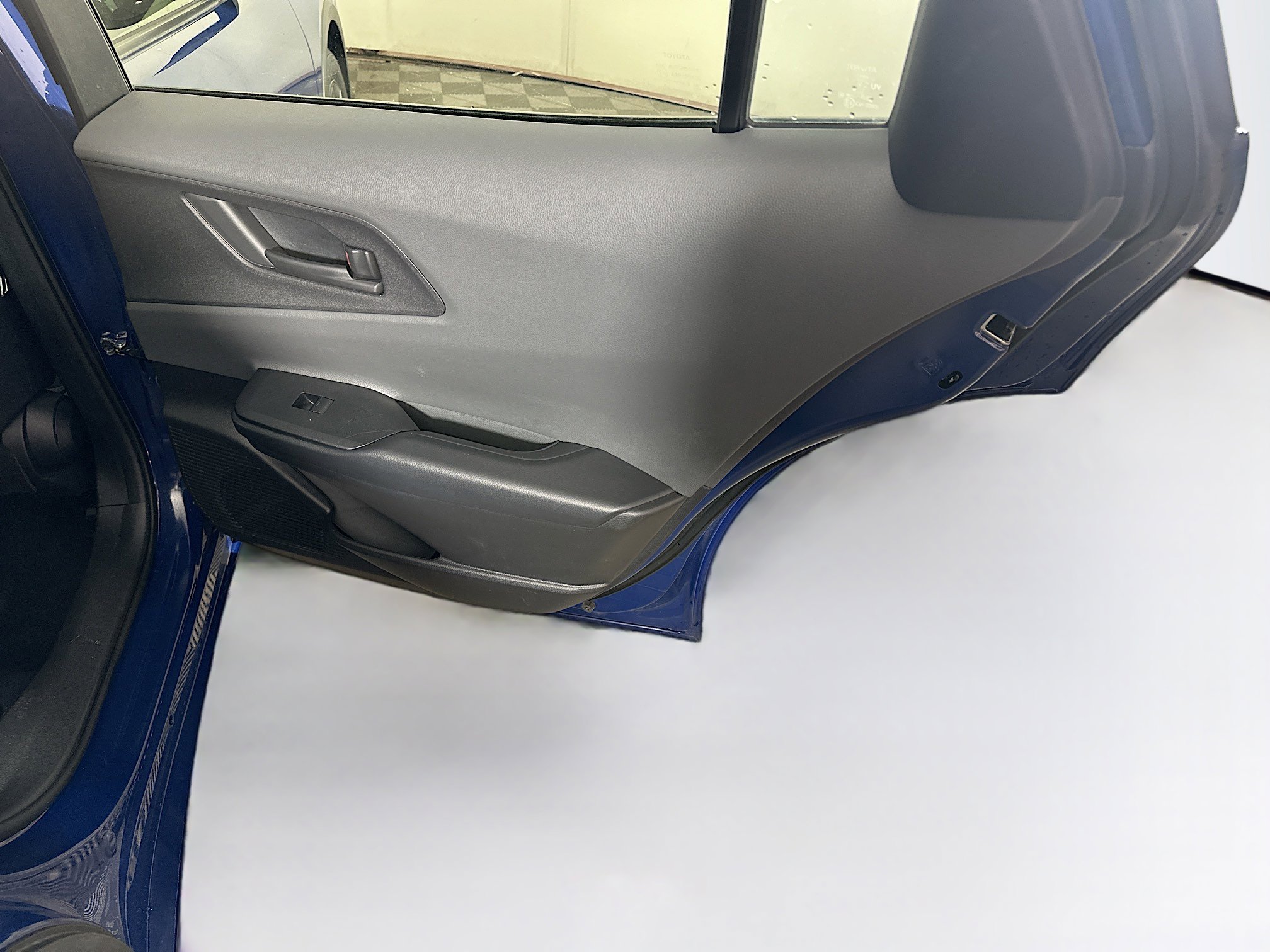 Used 2025 Toyota Prius LE image 30