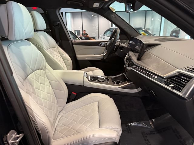 Used 2024 BMW X7 xDrive40i w/ Parking Assistance Package AWD/4WD image 27