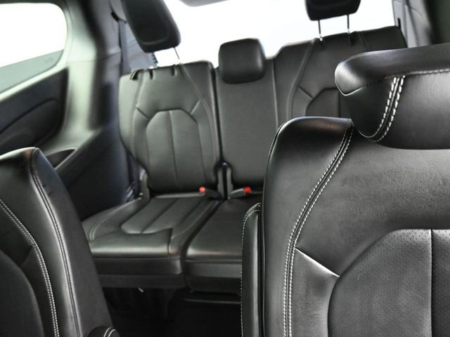 Used 2025 Chrysler Pacifica Select image 10