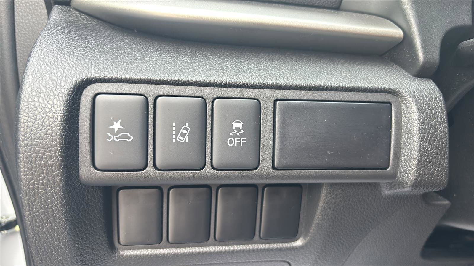 Used 2025 Mitsubishi Eclipse Cross ES image 13