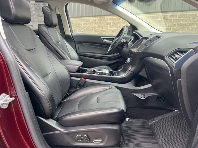 Used 2019 Ford Edge Titanium w/ Equipment Group 301A AWD/4WD image 11