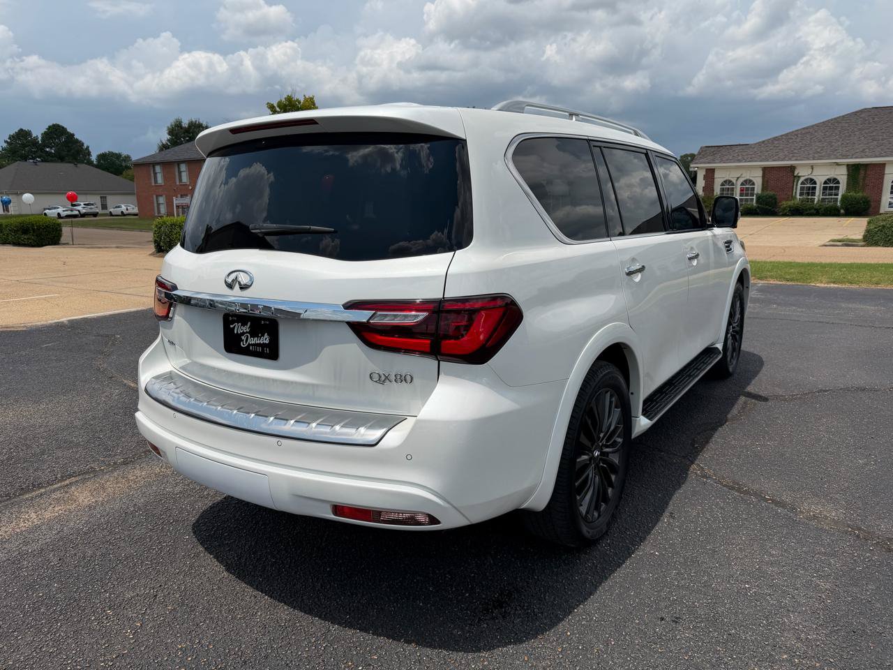 Used 2024 INFINITI QX80 Sensory w/ Cargo Package AWD/4WD image 4