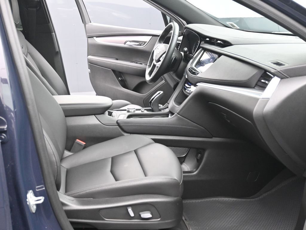 Used 2025 Cadillac XT5 Luxury AWD/4WD image 11