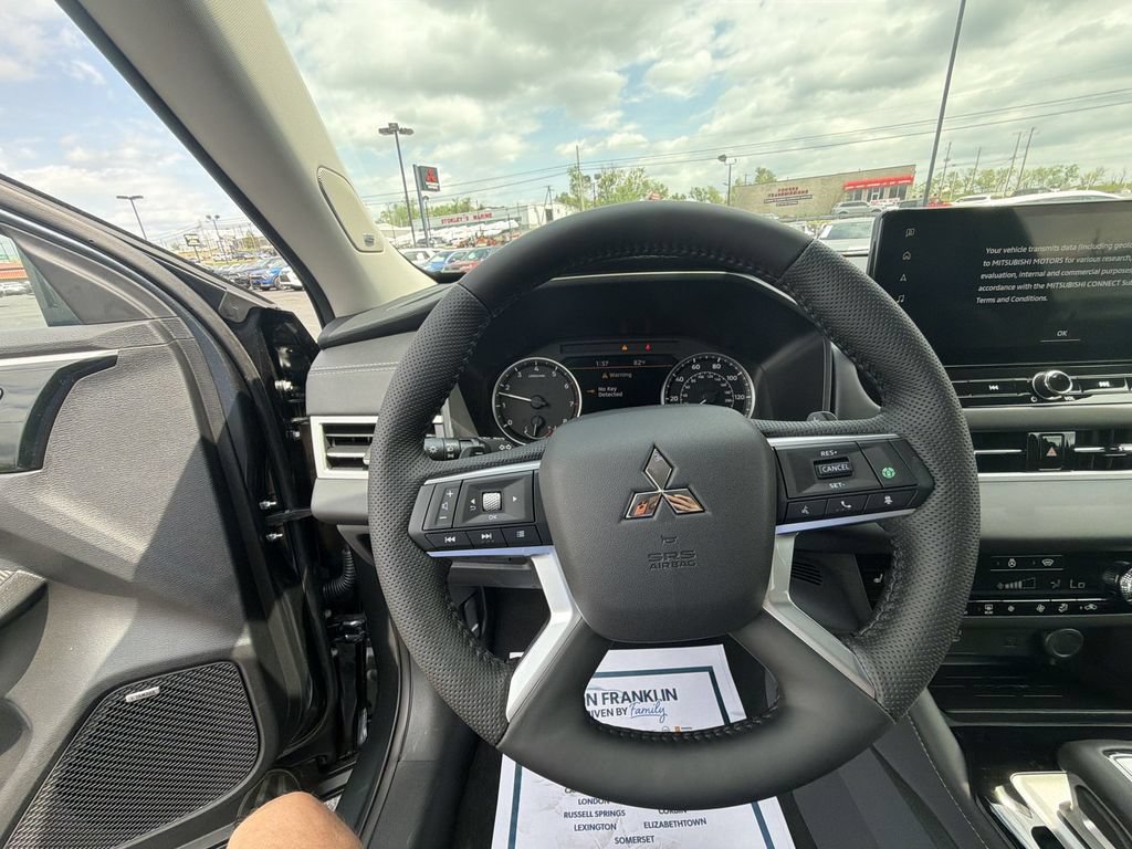 New 2026 Mitsubishi Outlander SE AWD/4WD image 14