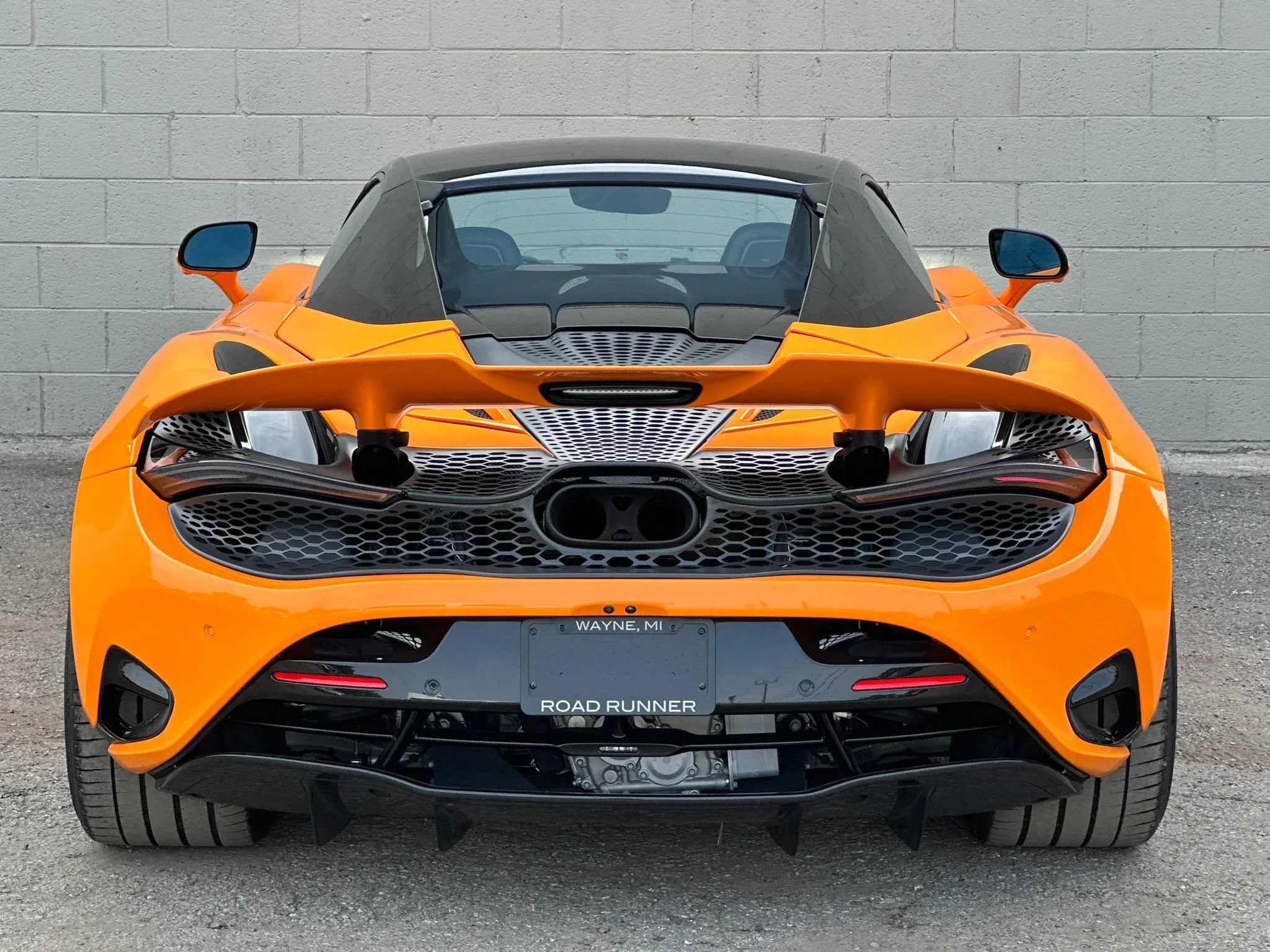 Used 2025 McLaren 750S Spider RWD image 18