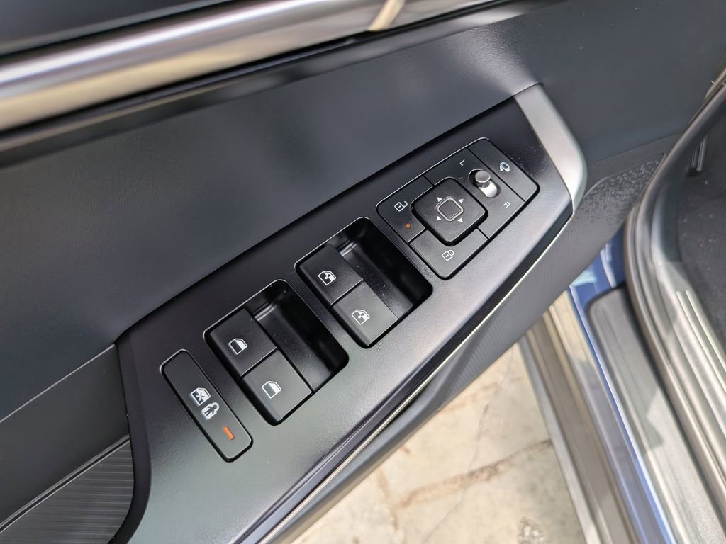 Certified 2025 Kia EV6 Light w/ Light LR Technology Package RWD image 19