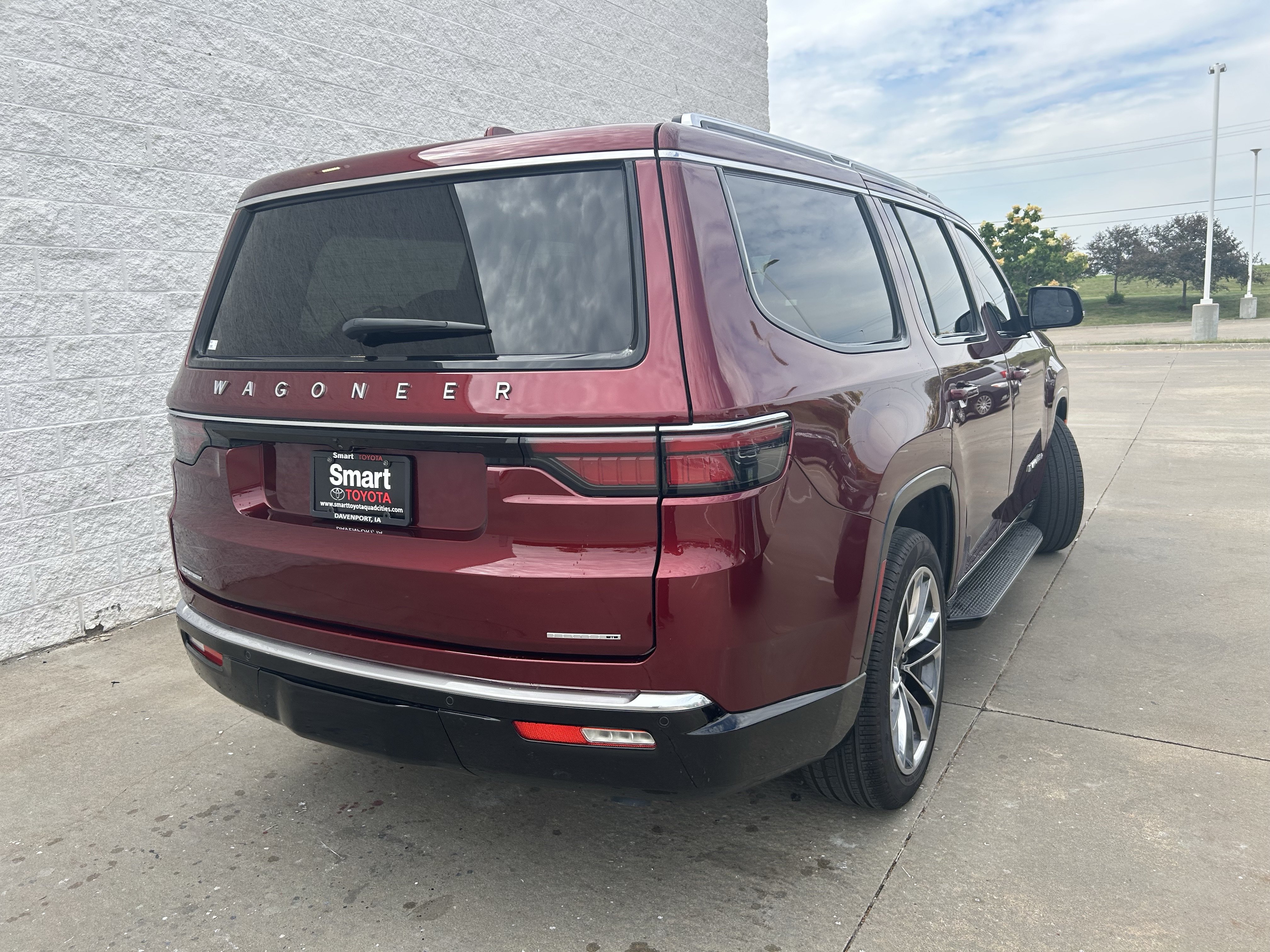 Used 2023 Jeep Wagoneer Series II w/ Premium Group I AWD/4WD image 6