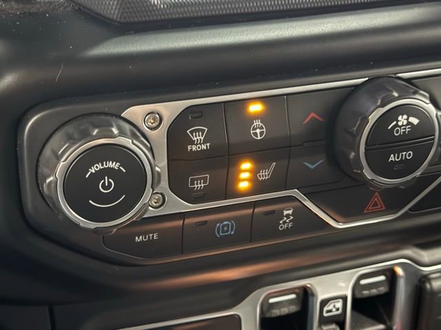 Used 2021 Jeep Wrangler Unlimited Sahara image 32