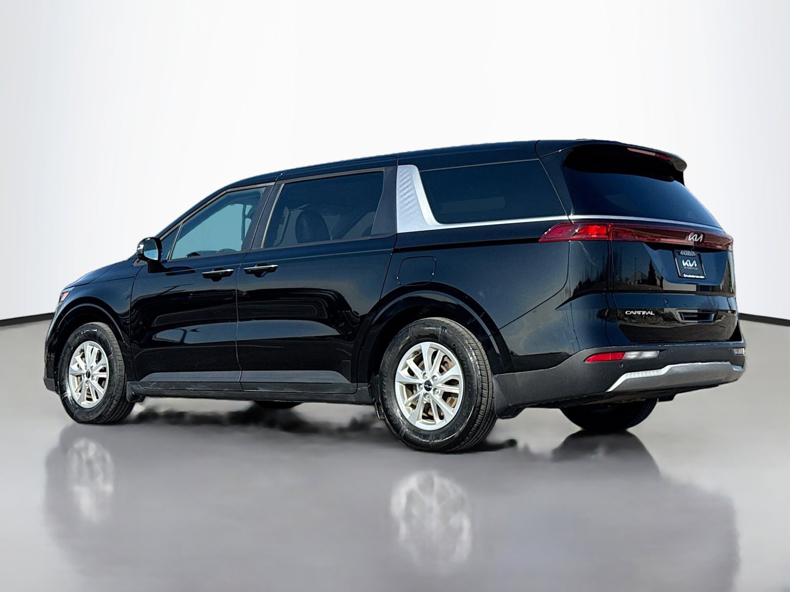 Used 2023 Kia Carnival LX image 14