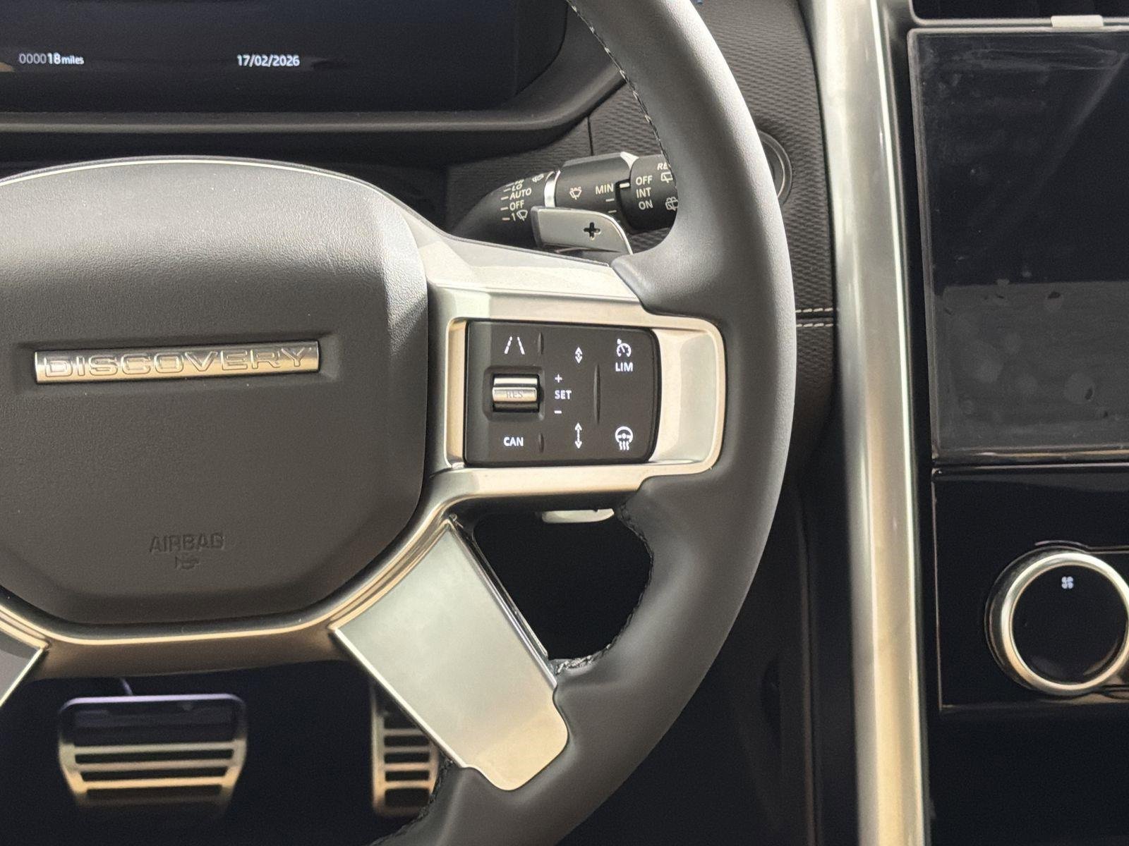 New 2026 Land Rover Discovery Dynamic SE image 13