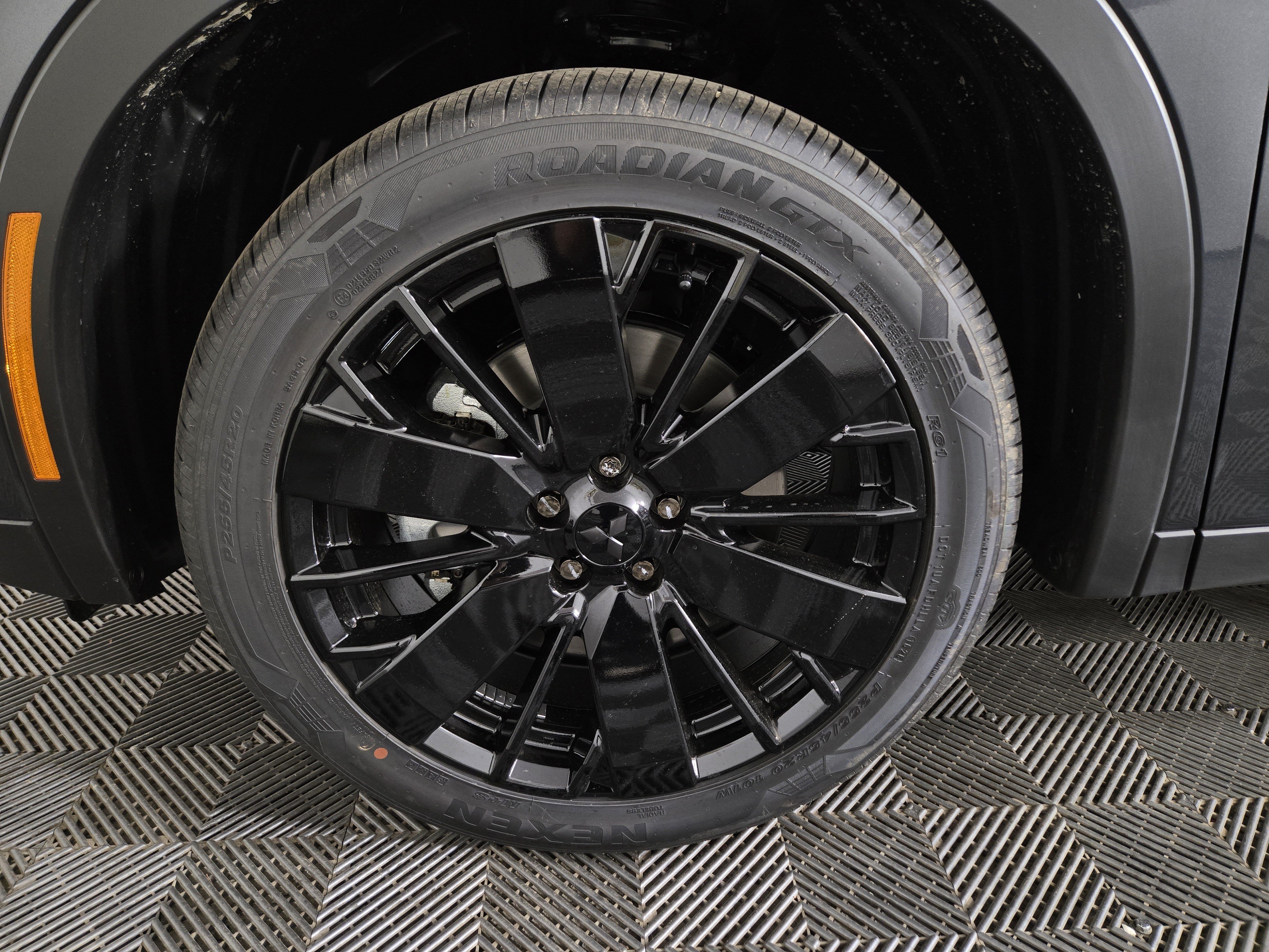 New 2026 Mitsubishi Outlander LE AWD/4WD image 32