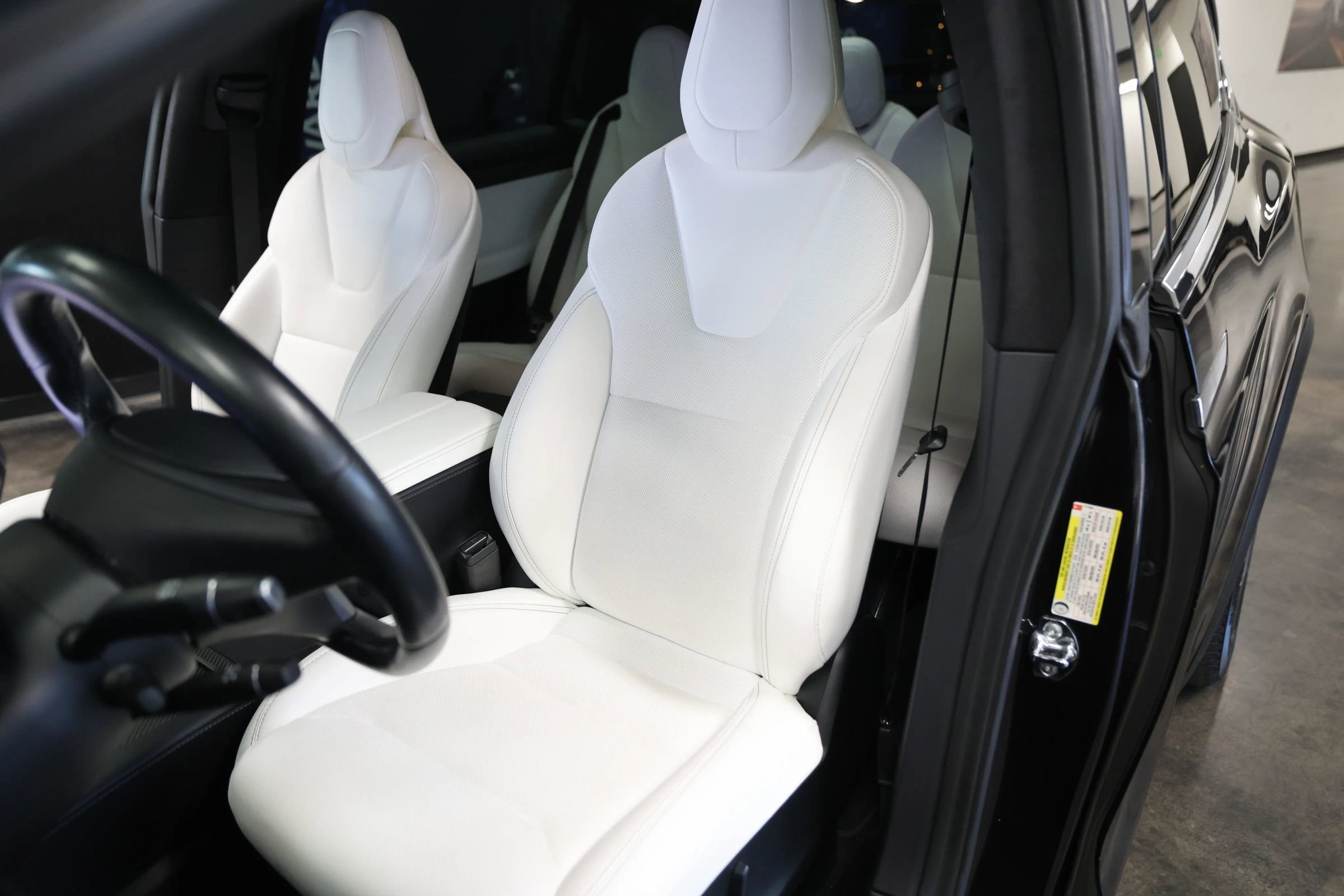 Used 2018 Tesla Model X P100D image 23