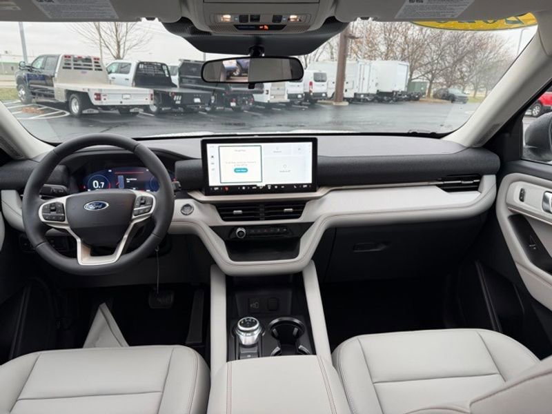 New 2026 Ford Explorer Active image 9