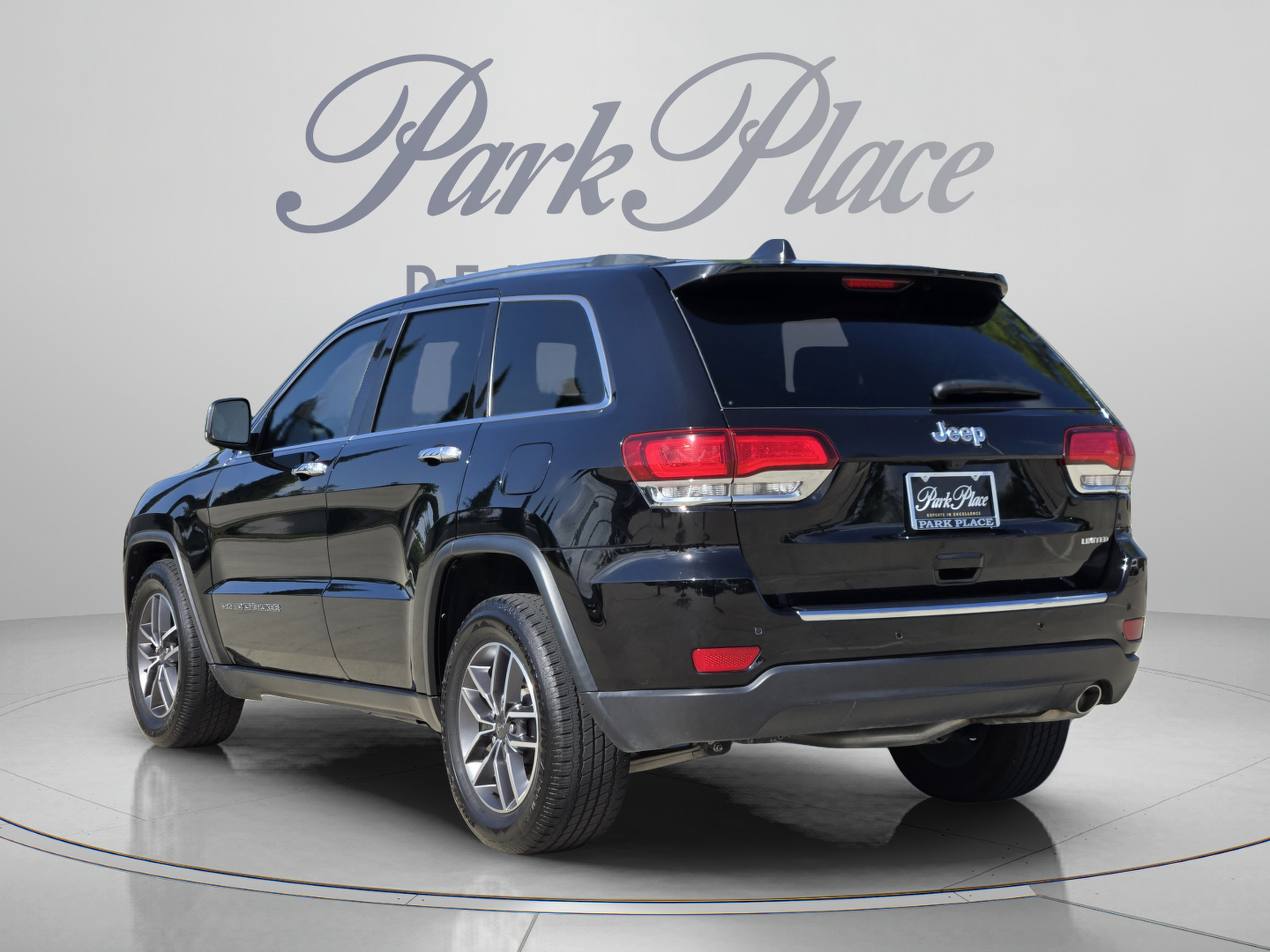 Used 2021 Jeep Grand Cherokee Limited RWD image 3
