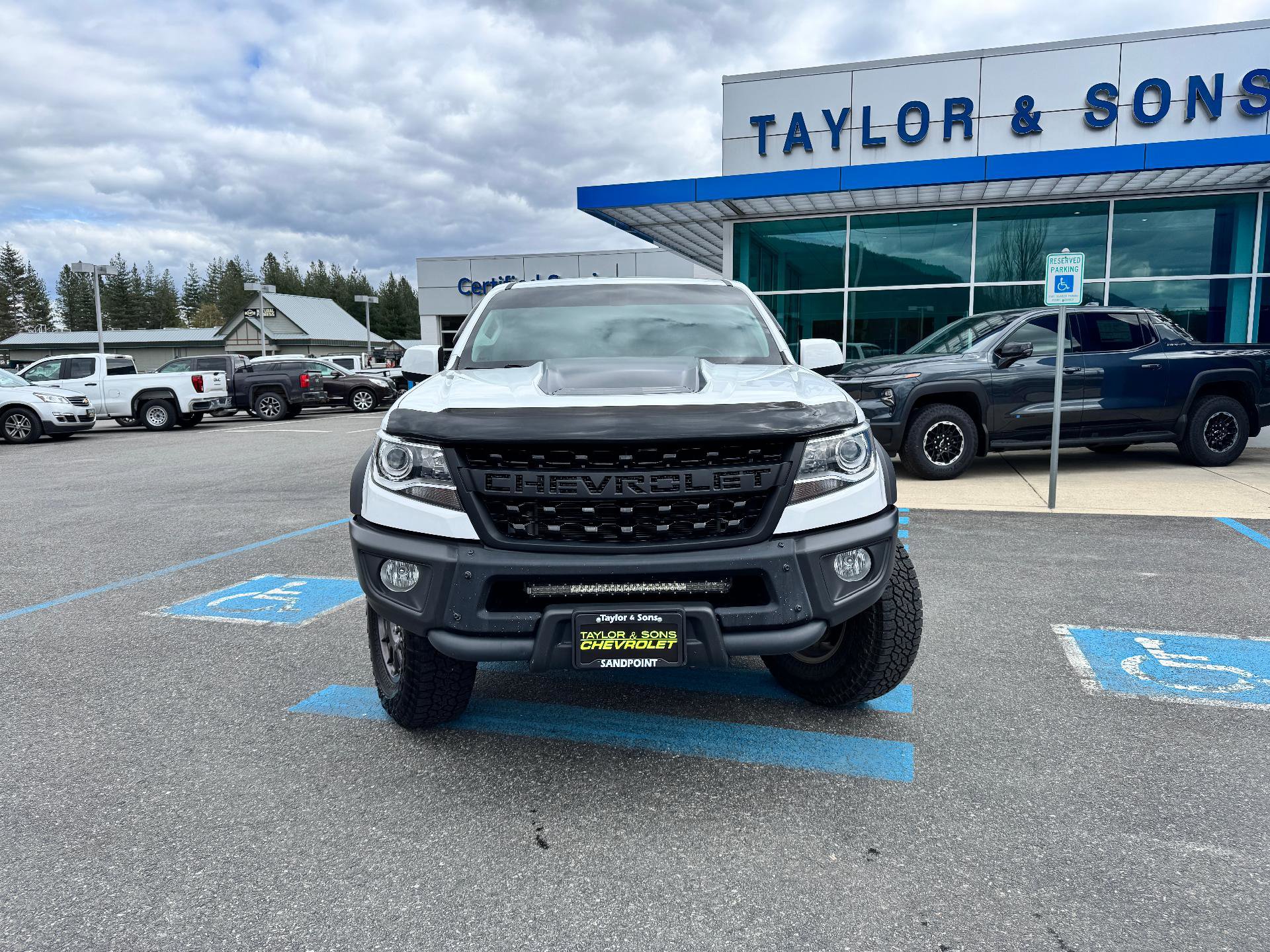 Used 2019 Chevrolet Colorado ZR2 w/ Colorado ZR2 Bison Edition AWD/4WD image 2