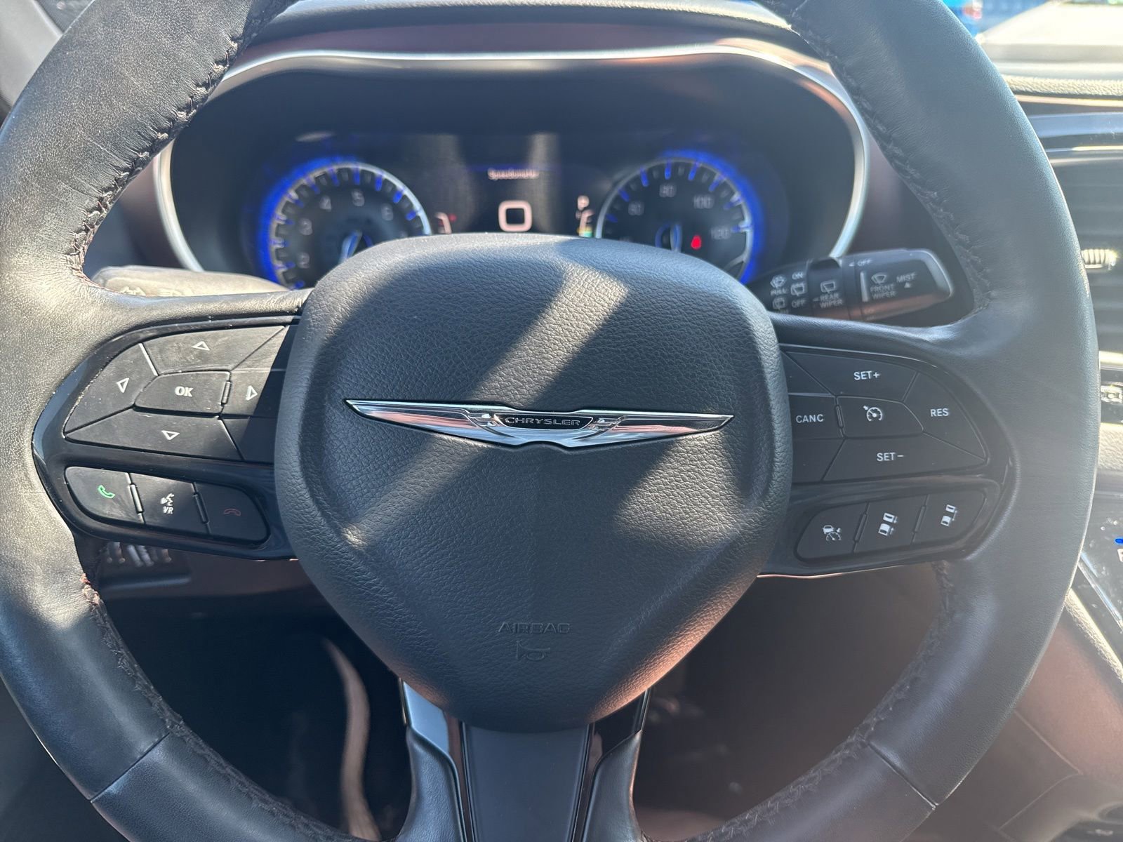 Used 2019 Chrysler Pacifica Touring-L FWD image 11