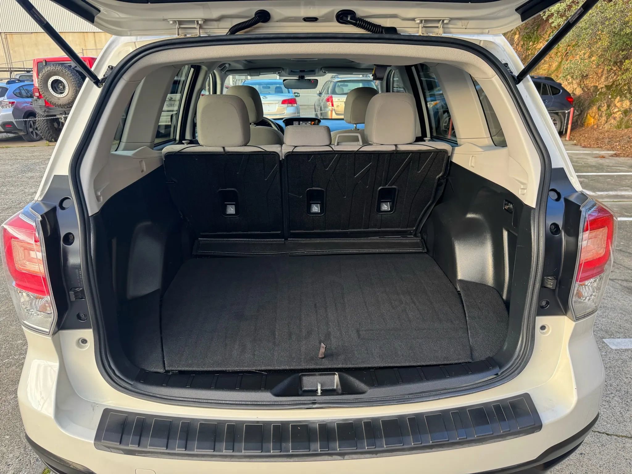 Used 2017 Subaru Forester 2.5i Premium w/ All-Weather Package image 19