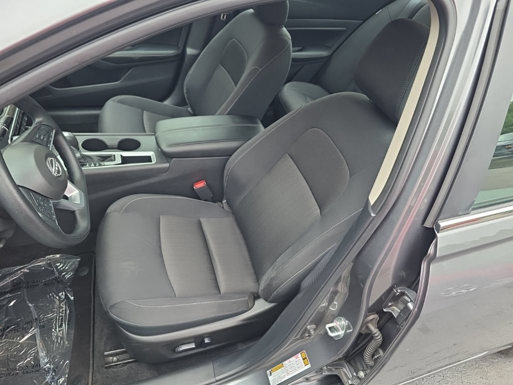 Used 2025 Nissan Altima 2.5 SV FWD image 13