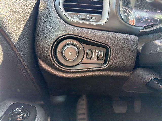 Used 2022 Jeep Renegade Latitude w/ Convenience Group AWD/4WD image 13