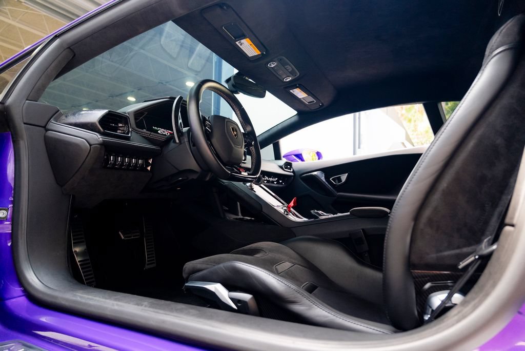 Used 2021 Lamborghini Huracan EVO RWD image 40