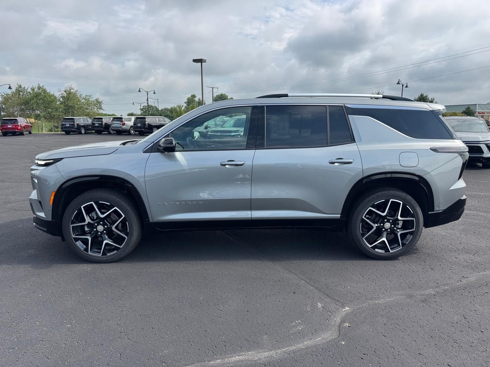 Used 2026 Chevrolet Traverse High Country w/ LPO, Floor Liner Package AWD/4WD image 2