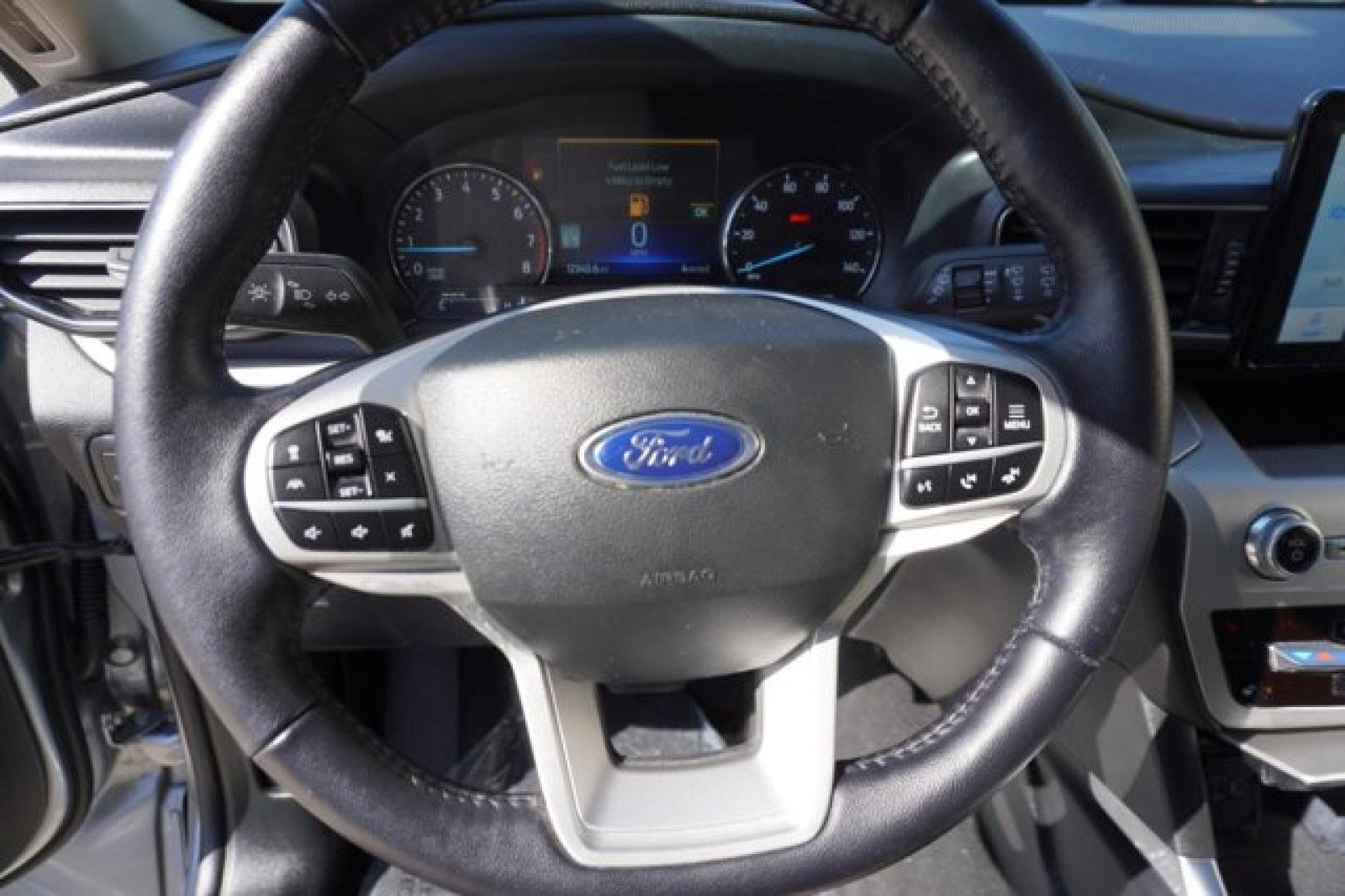Used 2022 Ford Explorer XLT w/ Equipment Group 202A AWD/4WD image 27