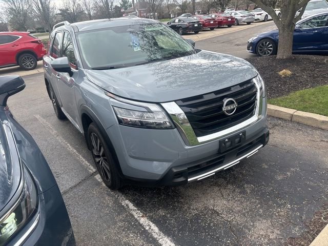 Used 2024 Nissan Pathfinder Platinum image 5