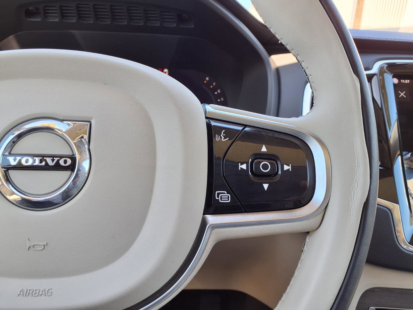 Certified 2023 Volvo XC90 B6 Ultimate AWD/4WD image 29