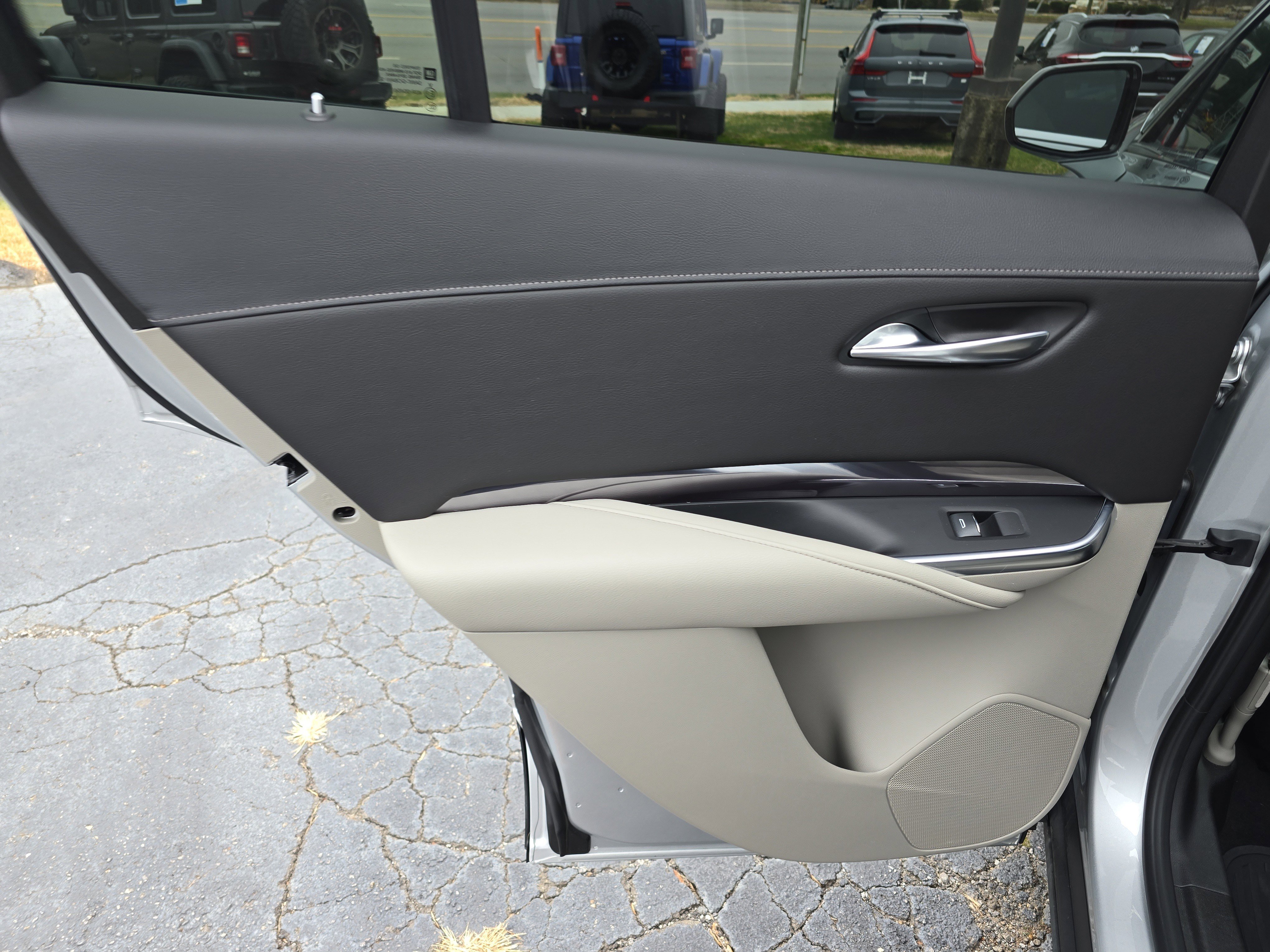 Used 2021 Cadillac XT4 Luxury w/ Cold Weather Package image 15