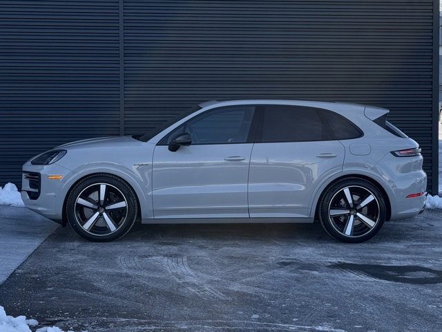New 2025 Porsche Cayenne Turbo image 2