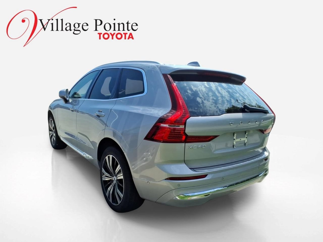 Used 2023 Volvo XC60 B5 Plus w/ Climate Package AWD/4WD image 2