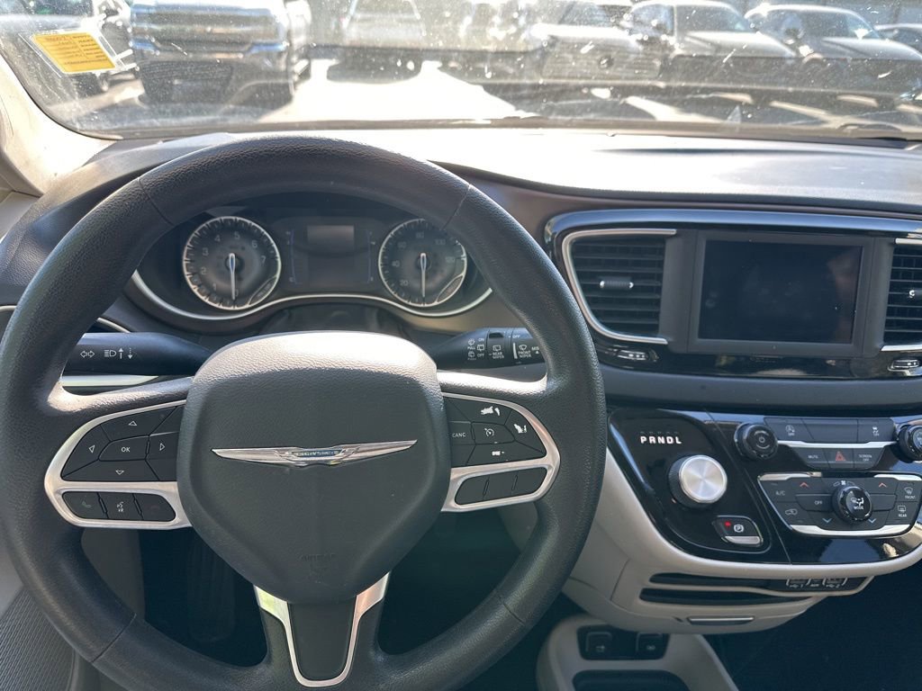 Used 2021 Chrysler Voyager Lxi image 6