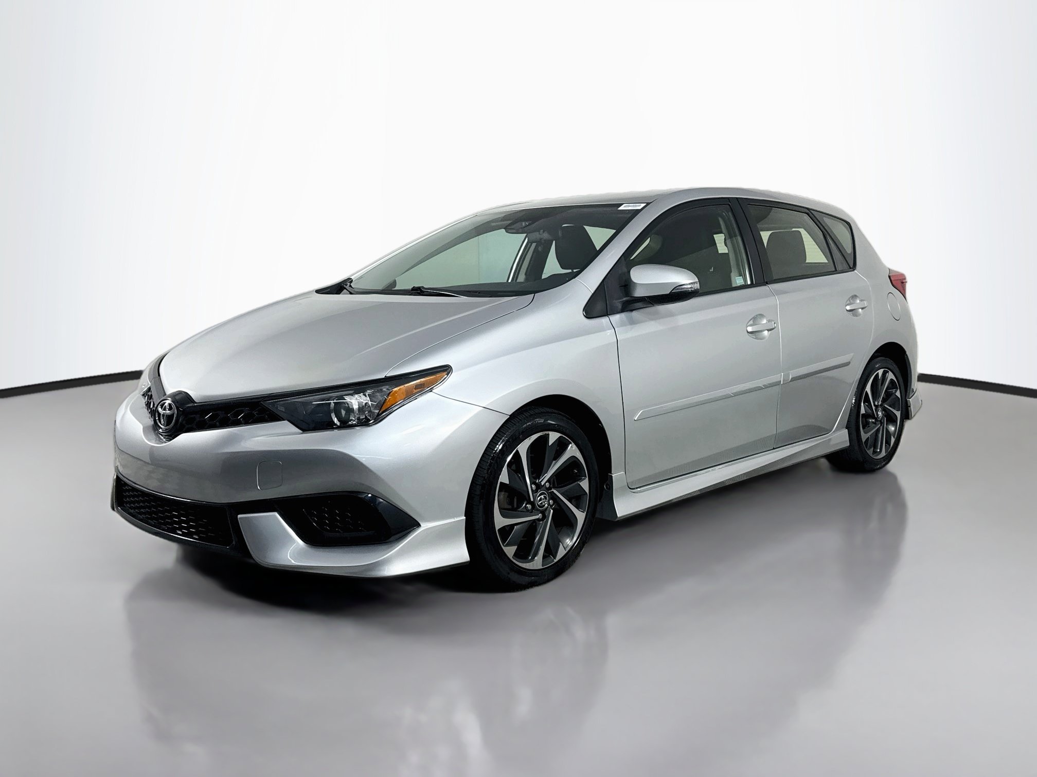 Used 2018 Toyota Corolla iM w/ All-Weather Mat Package FWD image 4