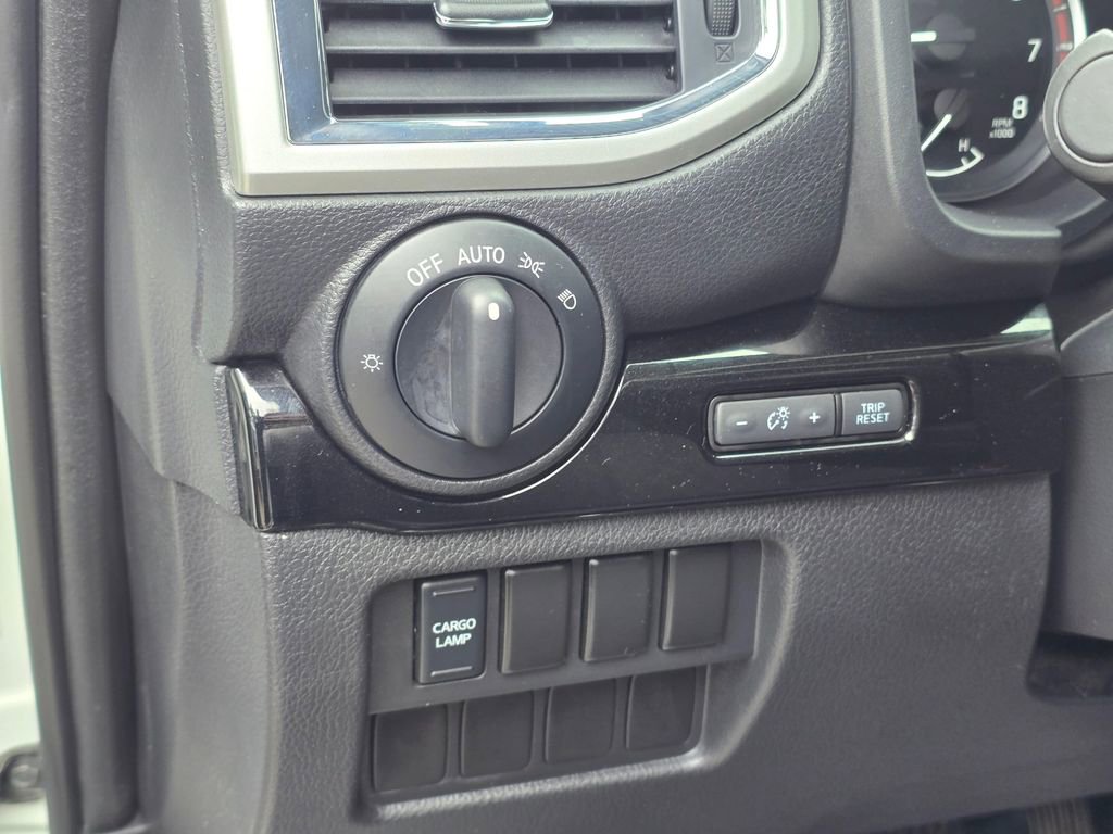 Used 2021 Nissan Titan SV w/ Accessory Utility Package image 23