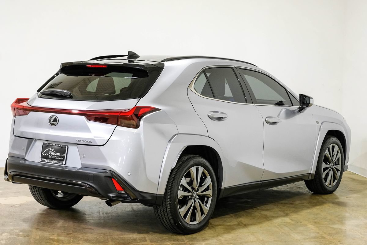 Used 2025 Lexus UX 300h FWD image 8