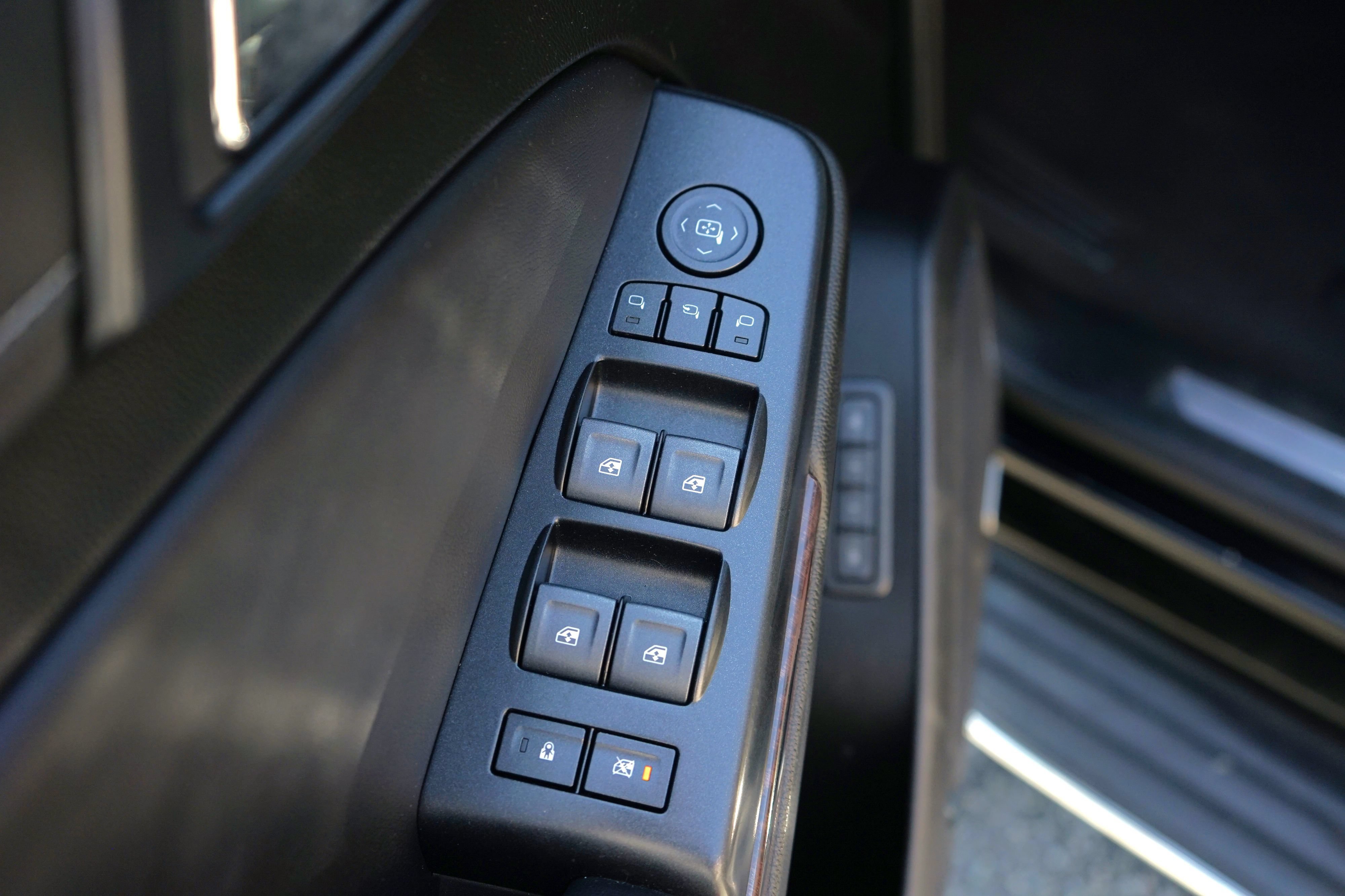 Used 2019 GMC Yukon SLT w/ Open Road Package AWD/4WD image 10