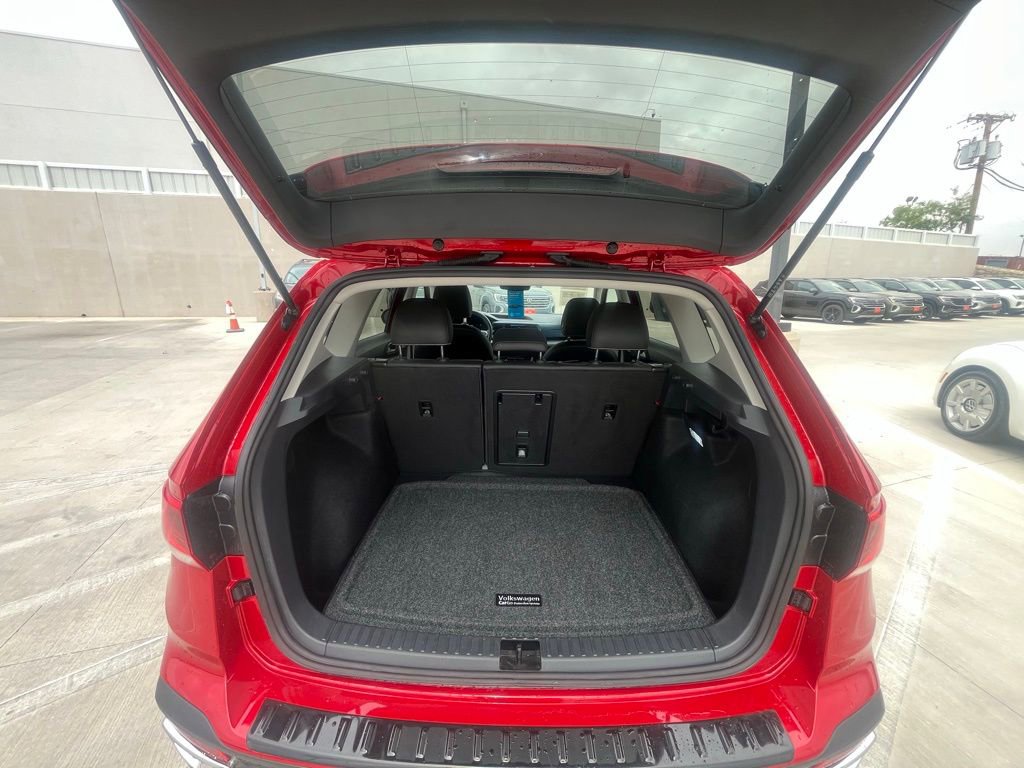Certified 2024 Volkswagen Taos SE image 6