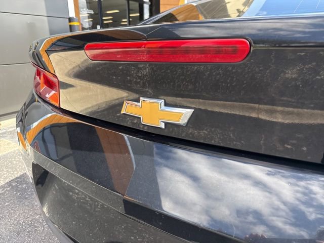 Used 2018 Chevrolet Camaro LT RWD image 25