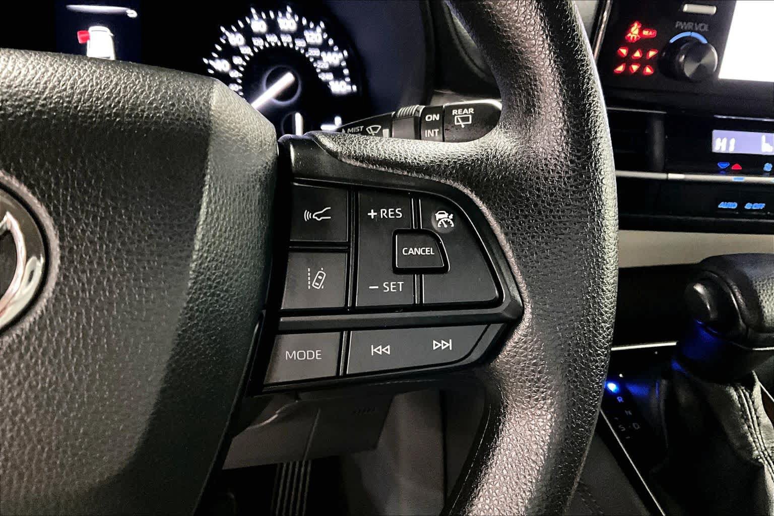 Used 2024 Toyota Sienna LE FWD image 23