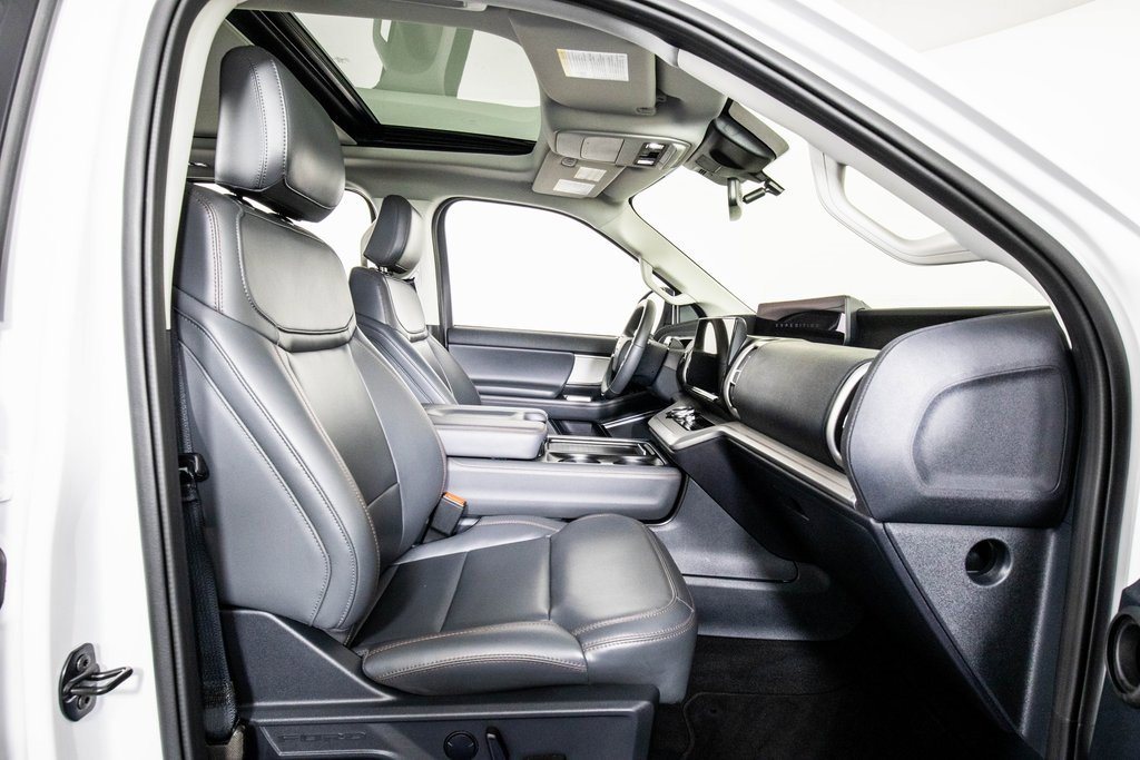 Used 2025 Ford Expedition Active image 9