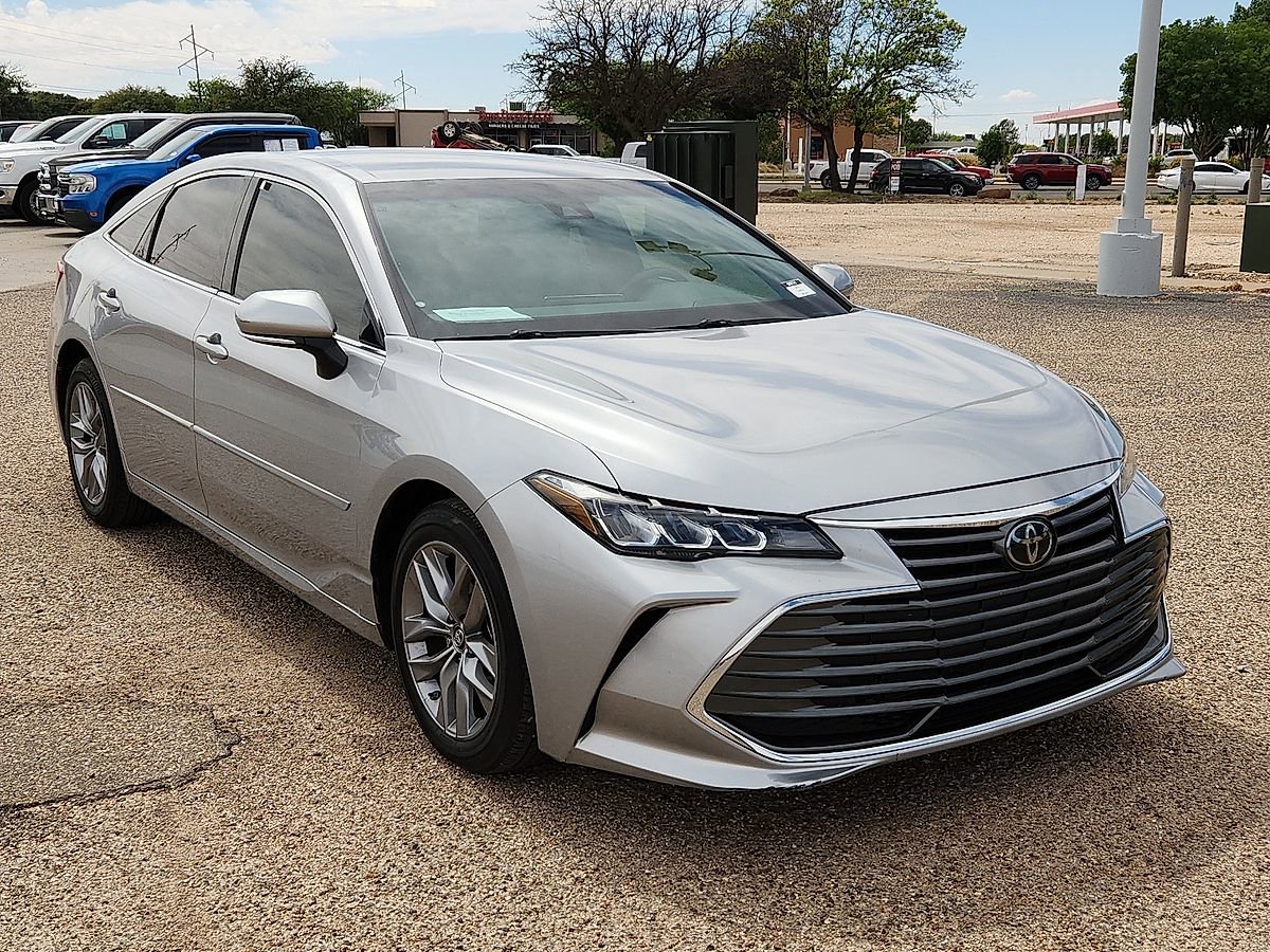 Used 2019 Toyota Avalon XLE w/ Carpet Mat Package FWD image 4